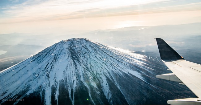 富士山遊覧フライト窓から見た景色