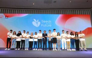 Seeds representatives were awarded Ambassador Certificates by TAT.